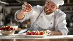 Ontdek de volle smaak van aardbeien in 5 minuten met deze tip van een sterrenchef: genieten bij elke hap zonder extra moeite.