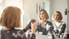 We dachten dat dit kapsel eenvoudig was: in werkelijkheid vraagt het meer onderhoud dan je denkt om het gezicht echt te modelleren.