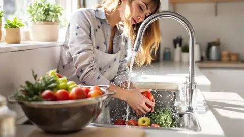 Ik dacht dat het afspoelen van mijn fruit en groenten genoeg was: ik ontdekte eenvoudige tips om pesticiden te verminderen en volop van mijn gezondheid te genieten.